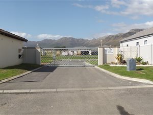 416 m² Land available in Fairview Golf Estate