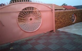 3 Bedroom House in Moretele View