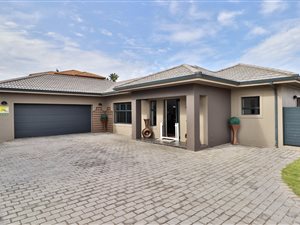3 Bed House in Mossel Bay Golf Estate