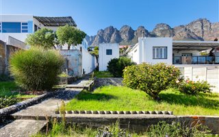 2 Bedroom House in Bakoven