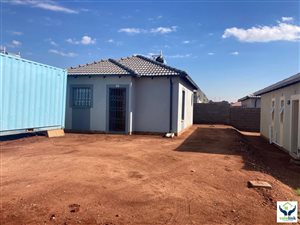 2 Bed House in Clayville