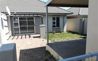 2 Bedroom Townhouse in Die Heuwel