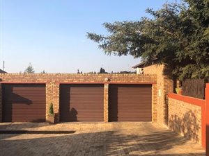3 Bed Townhouse in Honeydew Ridge