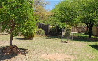 4 Bedroom House in Roodeplaat Dam