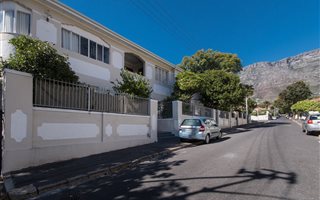 2 Bedroom Apartment in Oranjezicht
