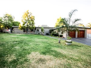 4 Bed House in Schuinshoogte