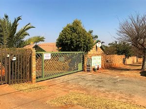 2 Bed Townhouse in Krugersdorp North