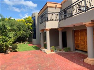 5 Bed House in Pinehaven
