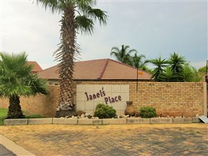 3 Bed Duplex in Amberfield Manor