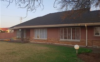 4 Bedroom House in Risiville