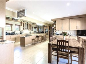 5 Bed House in Valmary Park