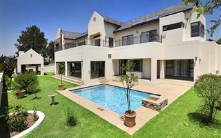 4 Bedroom House in Waterfall Country Estate