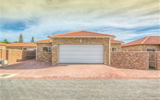3 Bedroom House in Kragga Kamma