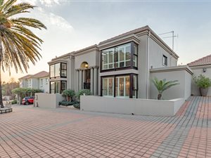 4 Bed Cluster in Saxonwold