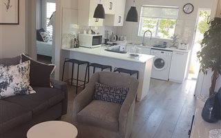 2 Bedroom Apartment in Seaside Longships