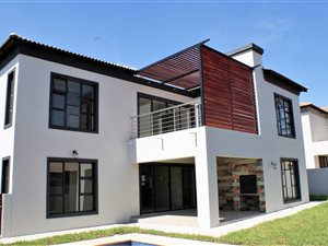 4 Bed House in Blue Valley Golf Estate