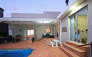 4 Bedroom House in Protea Valley