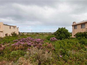 880 m² Land available in Bettys Bay