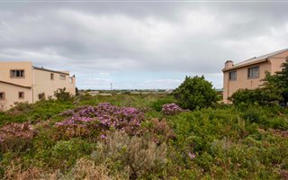 880 m² Land available in Bettys Bay