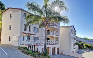 3 Bedroom Apartment in Constantia Kloof