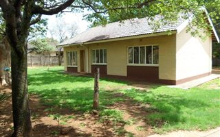 3 Bedroom House in Geelhoutpark