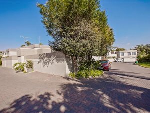 2 Bed House in Morningside Manor