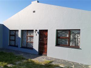 4 Bed House in Strandfontein