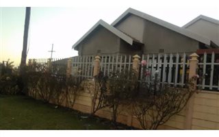 3 Bedroom House in Vanderbijlpark CE7