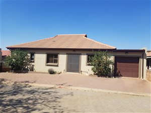 3 Bed House in Aqua Vista