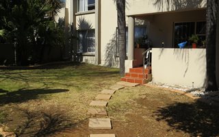 3 Bedroom Simplex in Marais Steyn Park