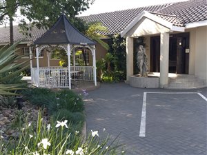 7 Bed House in Queenswood
