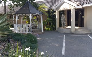 7 Bedroom House in Queenswood