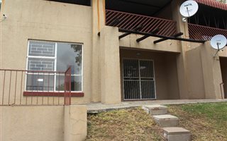 3 Bedroom Flat in Safari Gardens