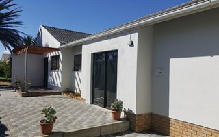 4 Bedroom House in Duynefontein