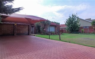 4 Bedroom Simplex in Die Bult