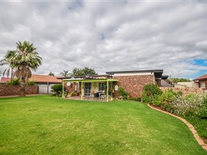 4 Bed House in Dennesig