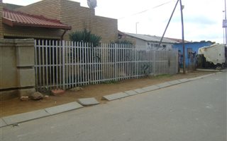 2 Bedroom House in Zola