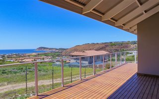 4 Bedroom House in Robberg