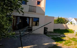 2 Bedroom Townhouse in Blouberg Sands