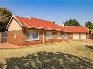 3 Bed House in Edelweiss