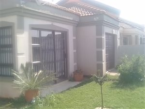 3 Bed House in Roodekop