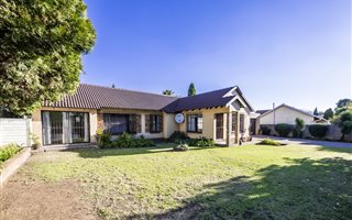 3 Bedroom House in Brackendowns