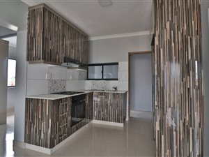 2 Bed Apartment in Montclair