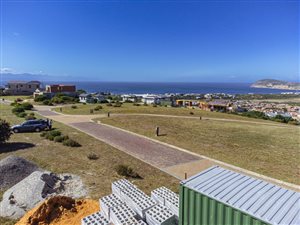 3 Bed House in Robberg Ridge