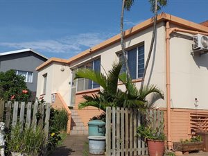 200 m² Commercial space in Bluff