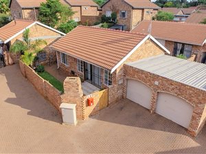 2 Bed House in Hennopspark
