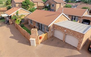 2 Bedroom House in Hennopspark