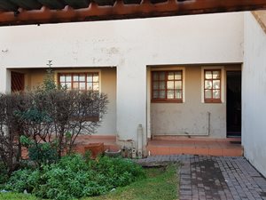 2 Bed Apartment in Roodepoort West