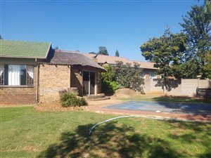 4 Bed House in Rooihuiskraal