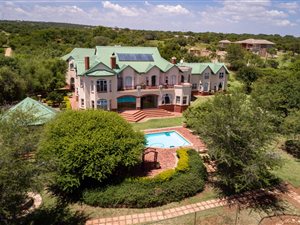 6 Bed House in Pebble Rock